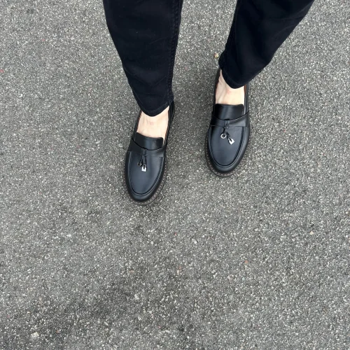 Black Leather Loafers: Comfortable Slip-on Style